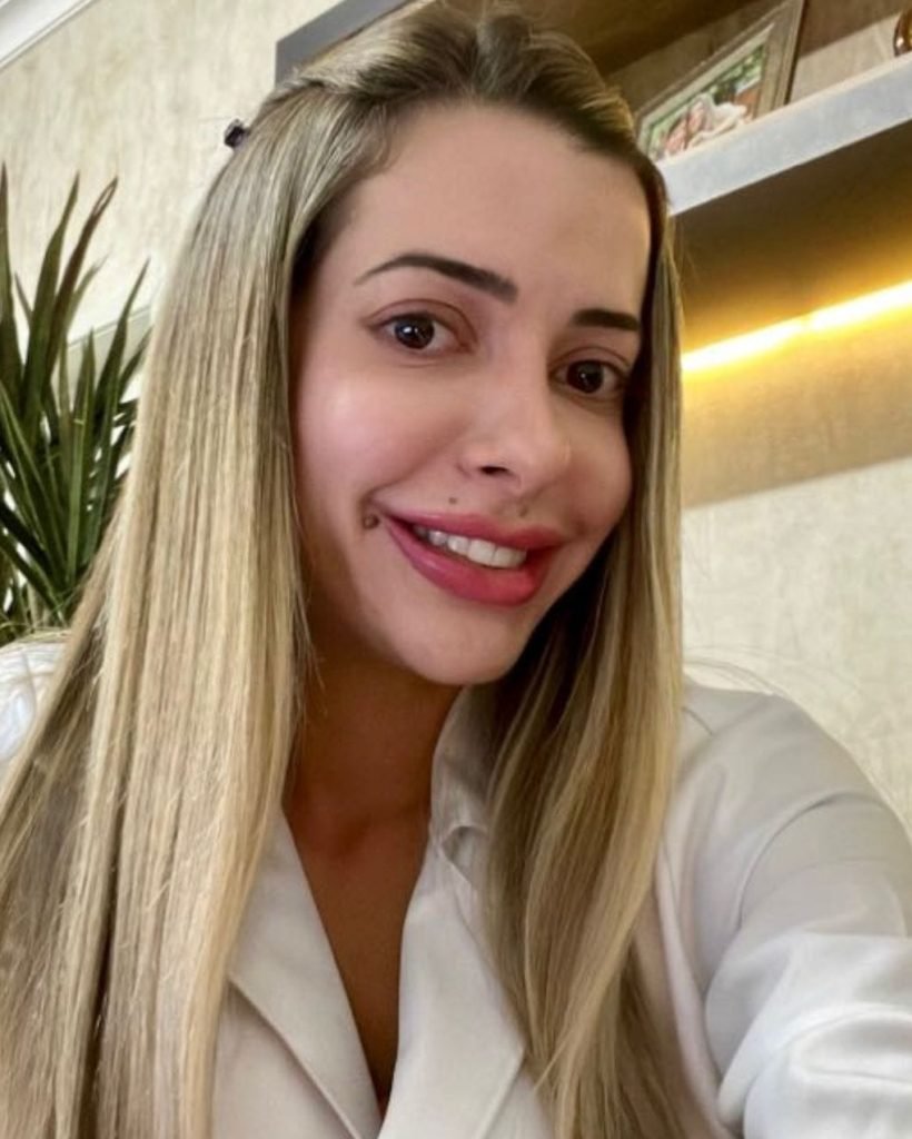 Dra. Ana Karisa Pelegrini Matheus